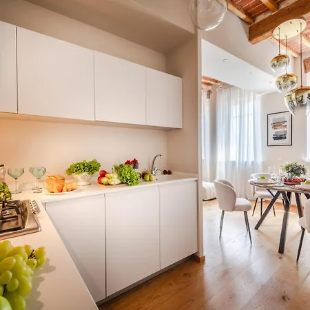Contemporary 2 Bedrooms 2 Bathrooms *