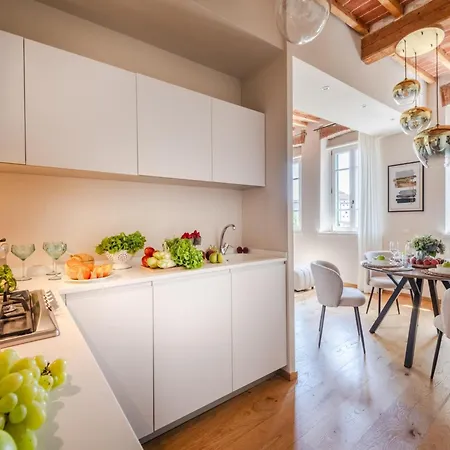 Contemporary 2 Bedrooms 2 Bathrooms Lucca
