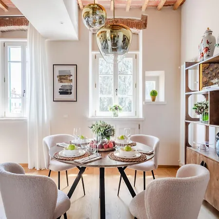 Contemporary 2 Bedrooms 2 Bathrooms *