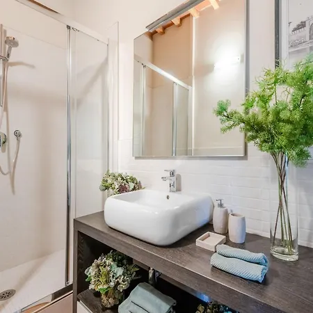 Contemporary 2 Bedrooms 2 Bathrooms Apartman