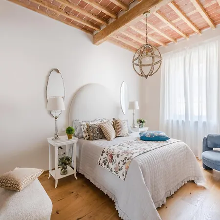 In Near Tuscan Delights Апартаменты