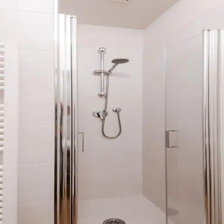 Apartman Contemporary 2 Bedrooms 2 Bathrooms